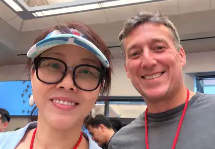 SEP 学习期间留影｜室内交流合影。